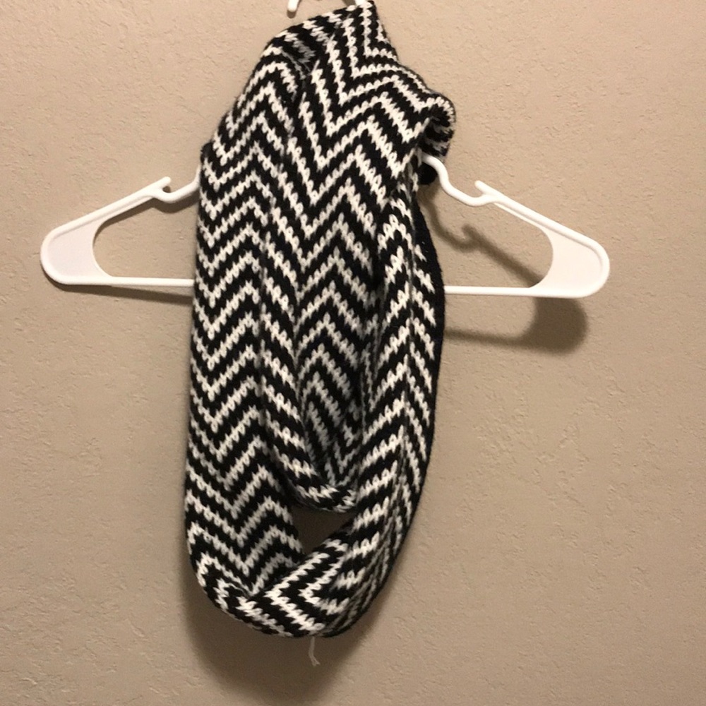 Infinity wrap black and white scarf